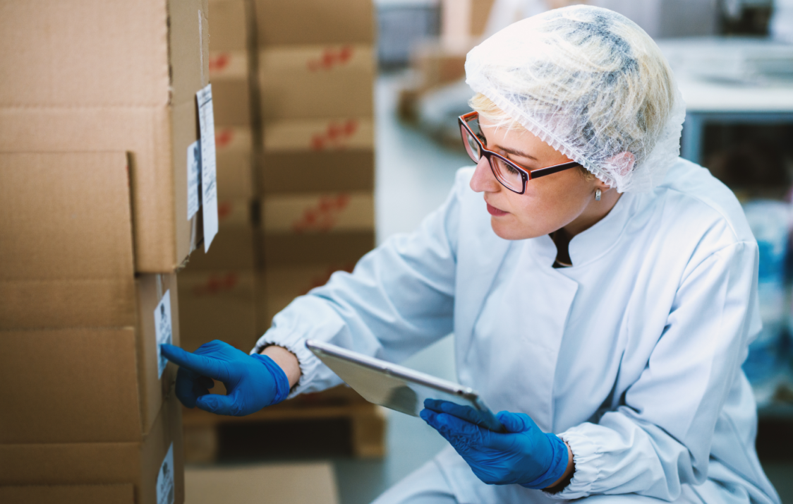 c06bd88a-c7ce-49d8-959e-f0571add9a89 Female warehouse worker in the food and beverage industry checking product.