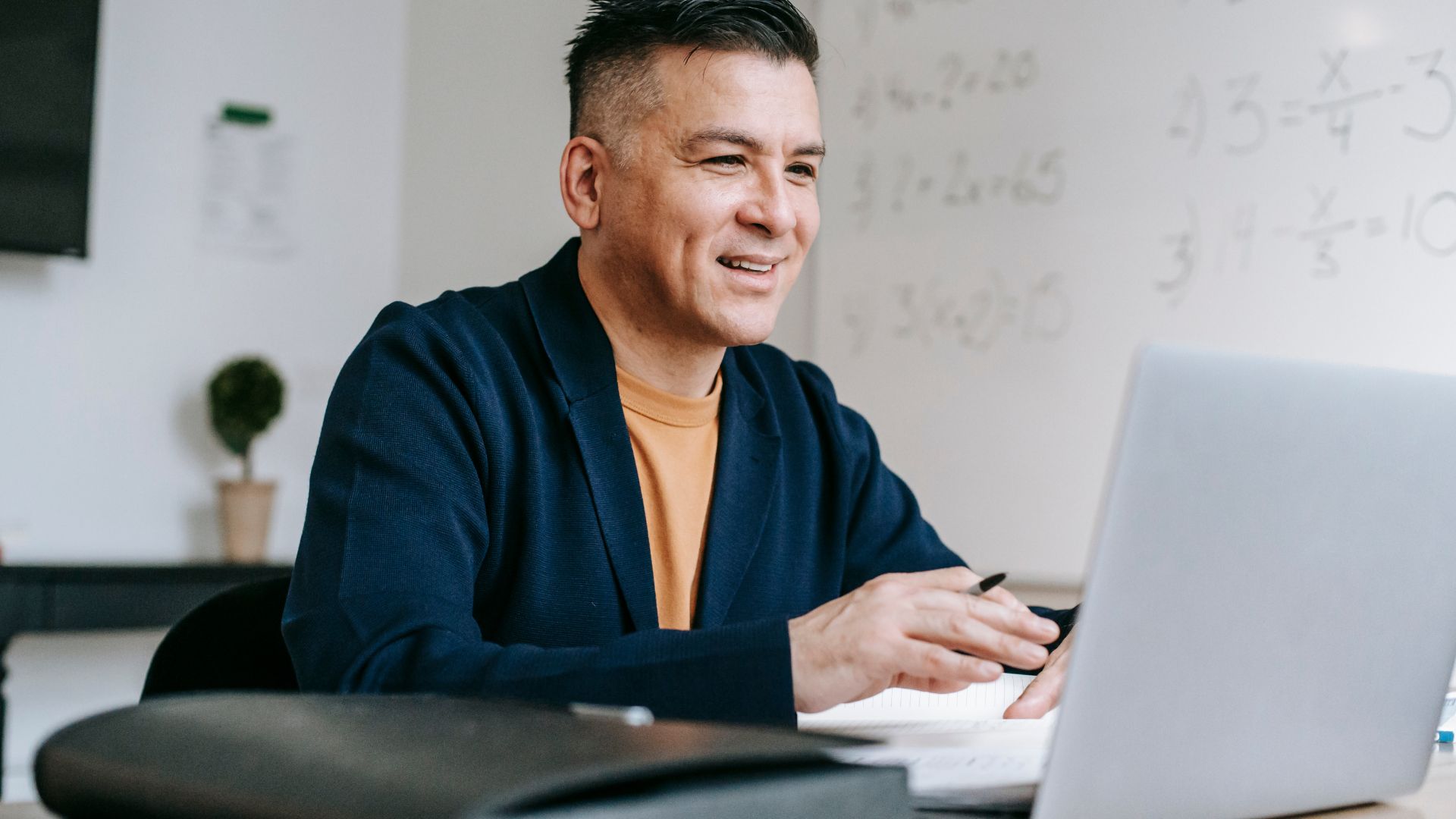 A man examines the top 5 sqf training courses online.